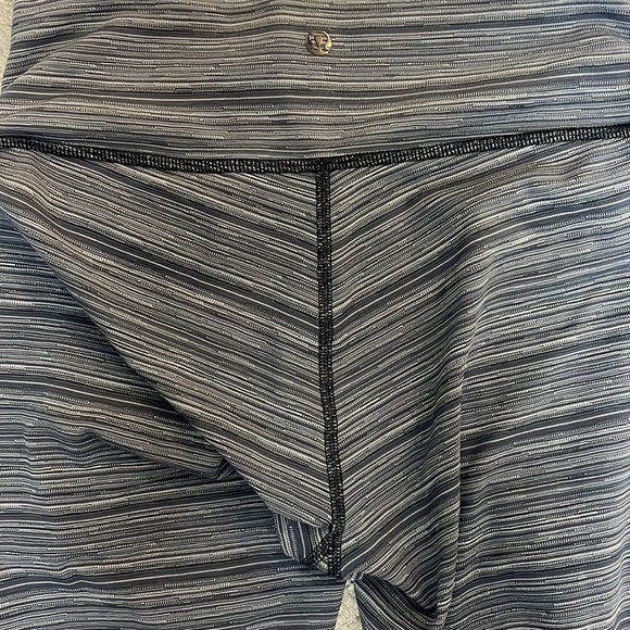 Lululemon High Rise Leggings size 6 - Picture 4 of 4